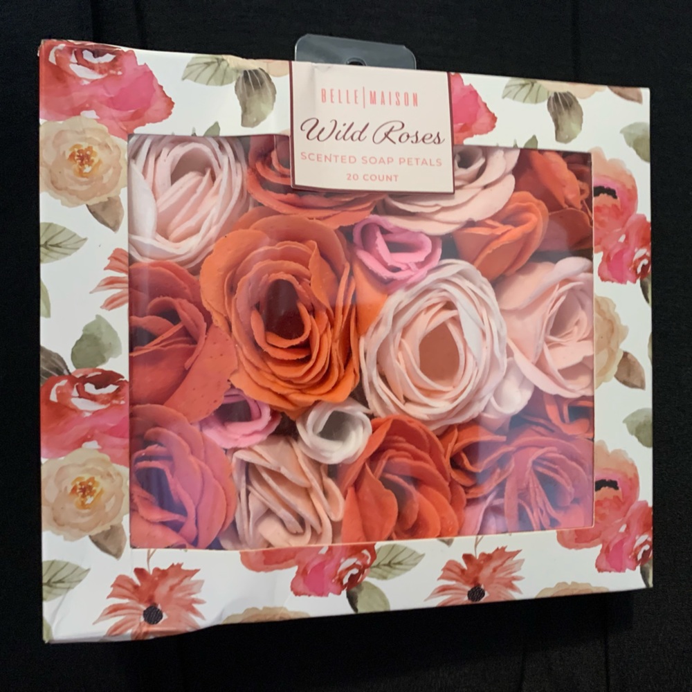 New Belle Maison 20 Pretty Pink Rose Shaped Scented Decorative Soap Petals NIP